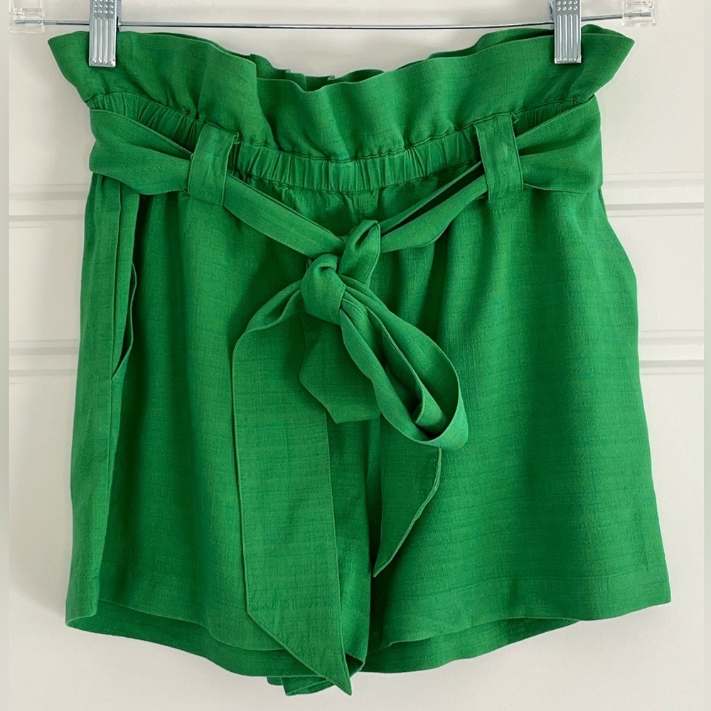 EMILY MCCARTHY Linen Blend Paper Bag Shorts Size XS Kelly Green Vacation Resort